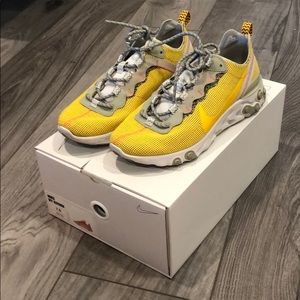 Women’s Nike React Element